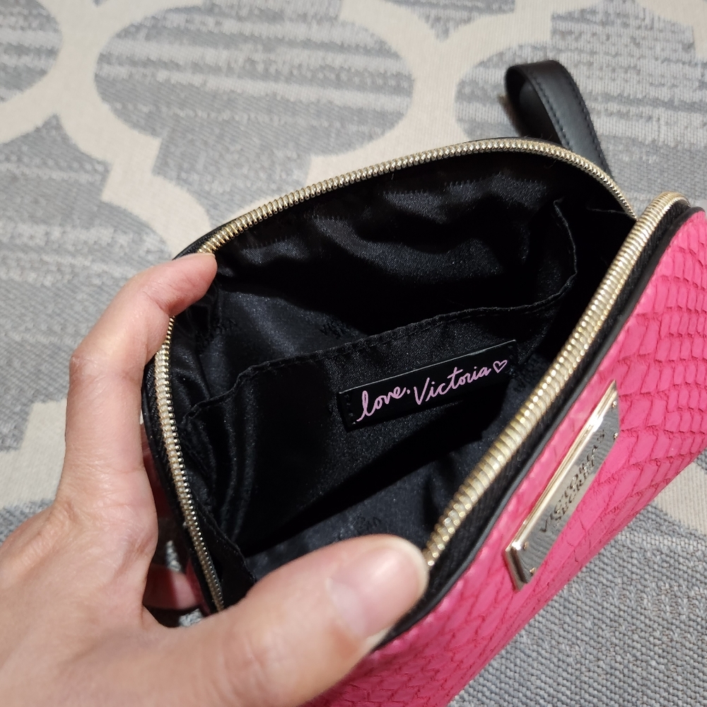 NEW Victoria's Secret cosmetic bag with detachable wristlet strap - Hot Pink - Picture 6 of 10